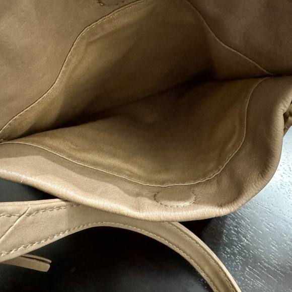 HOBO Crusade 100% Leather Large Crossbody Taupe - Picture 6 of 16